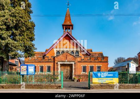 Außenansicht der Tilehurst United Reform Church oder URC an der Armour Road in Tilehurst, Reading, Großbritannien Stockfoto