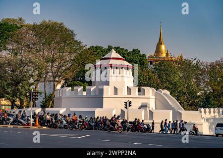 Mahakan Fort und der Goldene Berg in Bangkok, Thailand, Asien Stockfoto