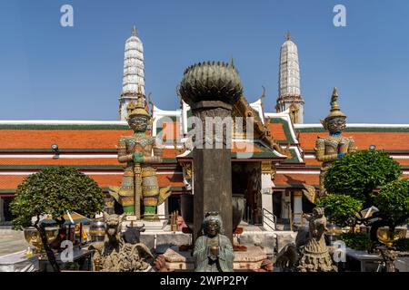 Wat Phra Kaeo, der buddhistische Tempel des Königs im alten Königspalast, Grand Palace Bangkok, Thailand, Asien Stockfoto