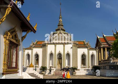 Wat Phra Kaeo, der buddhistische Tempel des Königs im alten Königspalast, Grand Palace Bangkok, Thailand, Asien Stockfoto