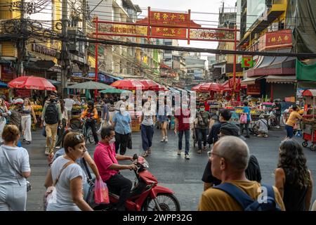 Geschäftige Straße in Chinatown, Bangkok, Thailand, Asien Stockfoto