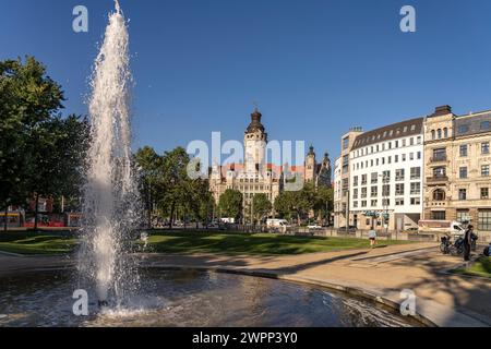 Brunnen der Fritz-von-Harck-Anlage und des Neuen Rathauses in Leipzig Stockfoto