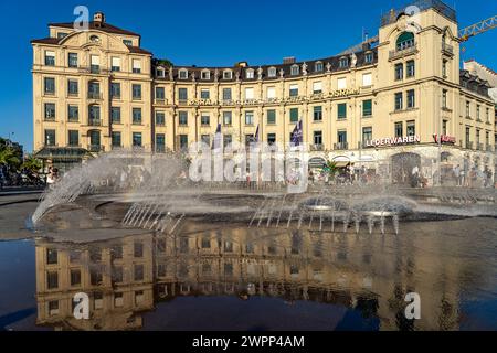 Brunnen am Karlsplatz oder Stachus in München, Bayern, Deutschland Stockfoto