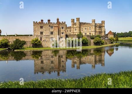 Das Wasserschloss von Leeds Castle bei Maidstone, Kent, England, Großbritannien, Europa Stockfoto