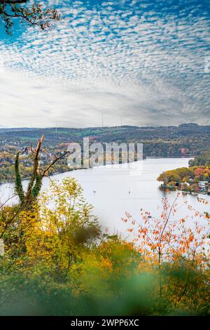 Blick auf den Baldeney-See in Essen, Nordrhein-Westfalen, Deutschland Stockfoto