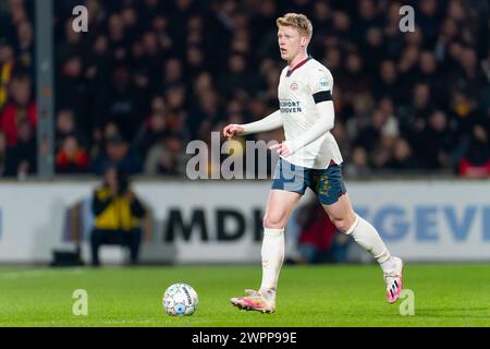 Deventer, Niederlande. März 2024. DEVENTER, NIEDERLANDE - 8. MÄRZ: Jerdy Schouten von PSV während des niederländischen Eredivisie-Spiels zwischen Go Ahead Eagles von der PSV am 8. März 2024 in de Adelaarshorst in Deventer, Niederlande. (Foto: Joris Verwijst/BSR Agency) Credit: BSR Agency/Alamy Live News Stockfoto