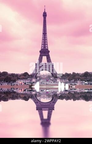 Pinkfarbener Eiffelturm in Paris, Frankreich Stockfoto