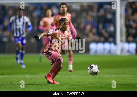 Sheffield, Großbritannien. März 2024. Leeds United Mittelfeldspieler Crysencio Summerville (10) während des Sheffield Wednesday FC gegen Leeds United FC SKY Bet EFL Championship Match im Hillsborough Stadium, Sheffield, Vereinigtes Königreich am 8. März 2024 Credit: Every Second Media/Alamy Live News Stockfoto