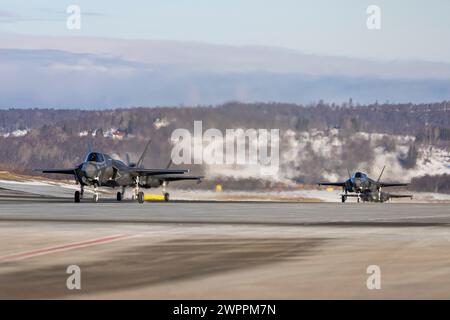 Evenes, Norwegen. März 2024. US Marine Corps F-35B Lightning II Stealth Kampfflugzeug mit Marine Fighter Attack Squadron 542, Taxi für Start während Übung Nordic Response 24, 7. März 2024 in Evenes, Norwegen. Anz.: LCpl. Orlanys Diaz Figueroa/USA Marines/Alamy Live News Stockfoto