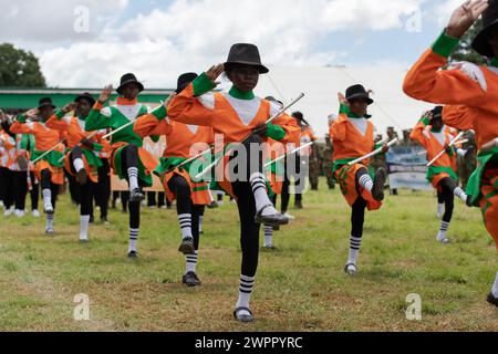 Lusaka, Sambia. März 2024. Sambische Kinder nehmen am 8. März 2024 am Internationalen Frauentag in Lusaka, Sambia, Teil. Sambia hat am Freitag gemeinsam mit dem Rest der Welt den Internationalen Frauentag begangen, wobei Präsident Hakainde Hichilema sagte, dass Investitionen in Frauen eine moralische Verpflichtung sowie eine Menschenrechtsfrage seien. Quelle: Peng Lijun/Xinhua/Alamy Live News Stockfoto