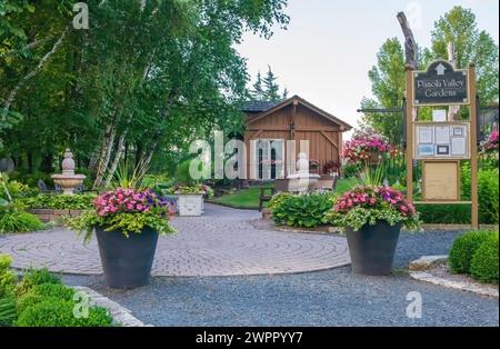 Eintritt in die Panola Valley Gardens, ein Hochzeitslokal mit wunderschönen Gärten, in dem auch Gäste zum Mittagessen Tee oder Kaffee am Nachmittag genießen können. Stockfoto