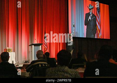 Overland Park, KS, USA. März 2024. Ted Nugent tritt am 8. März 2024 bei der Johnson County Kansas Republican Spendenaktion in Overland Park auf. Quelle: Mark Reinstein/Media Punch/Alamy Live News Stockfoto