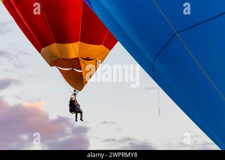 Canberra, Australien. März 2024. Heißluftballons sind am 9. März 2024 über Canberra, Australien, abgebildet. Als eines der wichtigsten Veranstaltungen in der australischen Hauptstadt findet hier vom 9. Bis 17. März Canberra Balloon Spectacular statt. Quelle: Chu Chen/Xinhua/Alamy Live News Stockfoto