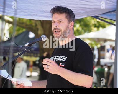 Australien, Canberra, 9. März 2024. Musa wendet sich an die Canberraner bei einem Protest, der ein Ende des Völkermordkrieges Israels gegen Gaza fordert und Solidarität mit Palästina fordert. Stockfoto