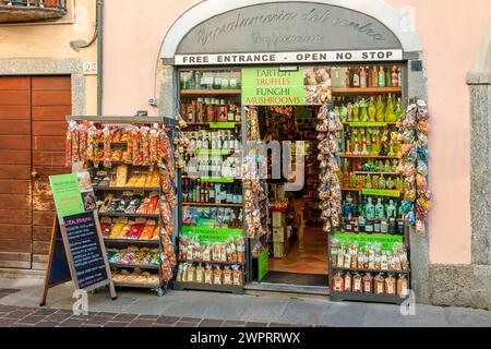 Spezialitätengeschäft In Einer Altstadtgasse, Comer See, Lombardei, Italien Stockfoto