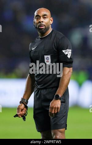 Sheffield, Großbritannien. März 2024. Schiedsrichter Sam Allison beim Sheffield Wednesday FC gegen Leeds United FC SKY Bet EFL Championship Match im Hillsborough Stadium, Sheffield, Vereinigtes Königreich am 8. März 2024 Credit: Every Second Media/Alamy Live News Stockfoto