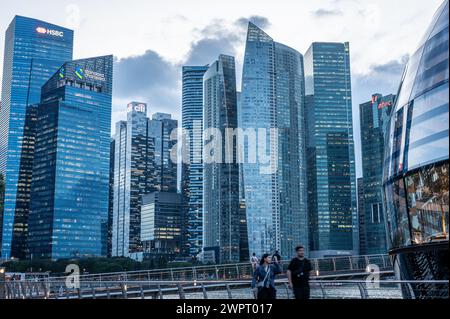 Singapur, Singapur, 24. Januar 2024: Die atemberaubende Skyline moderner Architektur dominiert das Geschäftsviertel von Singapur, das geschäftige Stadtzentrum ist der Beweis Stockfoto