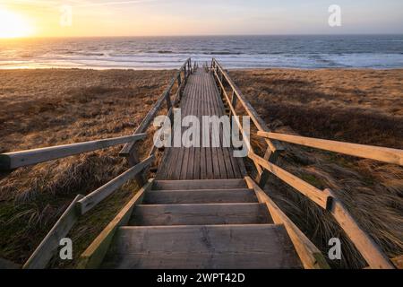 Holztreppe zum Strand von Sylt, Deutschland Stockfoto