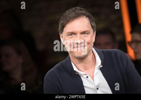 Bremen, Deutschland. März 2024. Facharzt und Autor Volker Busch bei der Aufnahme der Radio Bremen Talkshow '3nach9'. Quelle: Sina Schuldt/dpa/Alamy Live News Stockfoto