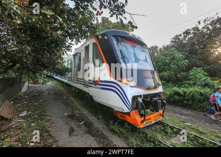 Manila, Philippinen. 9. März 2024: Der Betrieb der Philippine National Railways (PNR) in Metro Manila wird am 28. März für 5 Jahre eingestellt, wie vom Department of Transportation (DOTr) festgelegt. Die Schließung, die voraussichtlich viele Filipinos in der Hauptstadt betreffen wird, wird durch Busse kompensiert und wird den Bau des Nord-Süd-Pendlerbahnprojekts (NSCR) um 8 Monate beschleunigen. Nach Abschluss der Arbeiten wird der NSCR von Clark, Pampanga nach Calamba, Laguna, fahren. Die Mega Railway, Teil des ehrgeizigen Eisenbahnausbauprojekts von PH, wird voraussichtlich bis zu 800.000 Passagiere pro Tag aufnehmen.Credit: Kevin Izorce/Alamy Live News Stockfoto