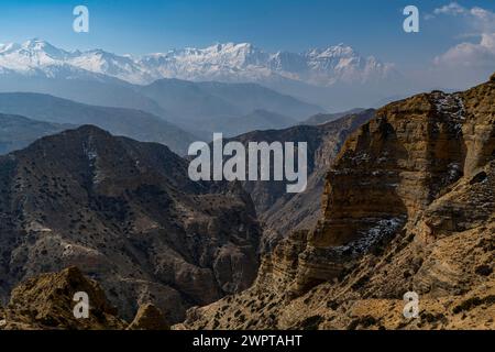 Wüstenlandschaft vor dem Annapurna Gebirge, Königreich Mustang, Nepal Stockfoto