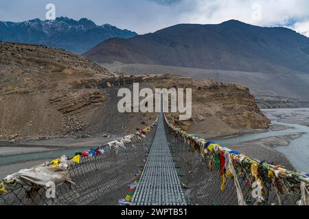 Riesige Hängebrücke über den Kali Gandaki Fluss, Königreich Mustang, Nepal Stockfoto