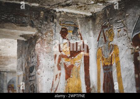 Hieroglyphen an den Wänden des Grabes von Ramesses III. (KV11) im Tal der Könige in Luxor, Ägypten Stockfoto