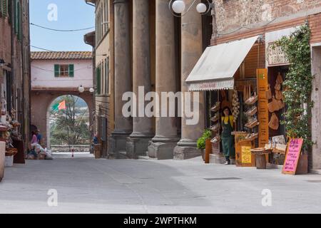 Gasse im historischen Zentrum von Castiglione del Lago, Perugia, Umbrien, Italien Stockfoto