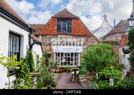 Vintage-Garten und Modegeschäft „The Dressing Room“ in Alfriston, einem hübschen historischen Dorf im Wealden-Viertel von East Sussex Stockfoto