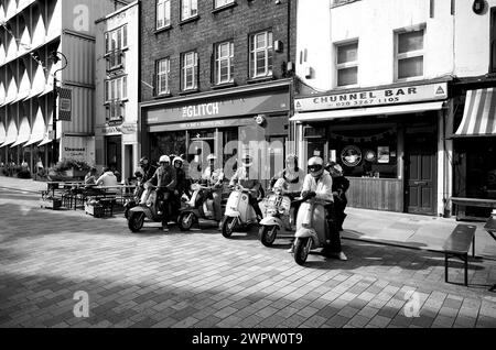 Scooteristen mit Original-Scootern auf Lower Marsh Waterloo SE1 Stockfoto