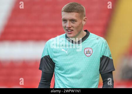 Barnsley, Großbritannien. März 2024. Rogan Ravenhill von Barnsley in der Vorspiel-Session während des Sky Bet League 1 Matches Barnsley gegen Lincoln City in Oakwell, Barnsley, Großbritannien, 9. März 2024 (Foto: Alfie Cosgrove/News Images) in Barnsley, Großbritannien am 9. März 2024. (Foto: Alfie Cosgrove/News Images/SIPA USA) Credit: SIPA USA/Alamy Live News Stockfoto