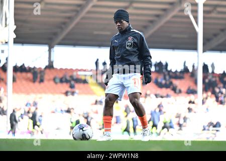 Blackpool, Großbritannien. März 2024. Karamoko Dembele von Blackpool während des Vorspiels für das Sky Bet League 1 Spiel Blackpool vs Portsmouth in der Bloomfield Road, Blackpool, Vereinigtes Königreich, 9. März 2024 (Foto: Ashley Crowden/News Images) in Blackpool, Vereinigtes Königreich am 9. März 2024. (Foto: Ashley Crowden/News Images/SIPA USA) Credit: SIPA USA/Alamy Live News Stockfoto