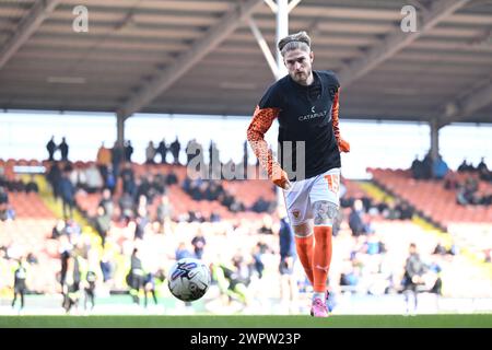 Blackpool, Großbritannien. März 2024. Hayden Coulson von Blackpool während des Vorspiels zum Sky Bet League 1 Spiel Blackpool vs Portsmouth in der Bloomfield Road, Blackpool, Vereinigtes Königreich, 9. März 2024 (Foto: Ashley Crowden/News Images) in Blackpool, Vereinigtes Königreich am 9. März 2024. (Foto: Ashley Crowden/News Images/SIPA USA) Credit: SIPA USA/Alamy Live News Stockfoto