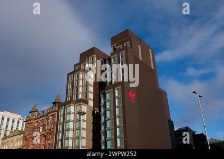 Glasgow Schottland: 12. Februar 2024: Außenansicht des Virgin Hotel in Glasgow City an sonnigen Tagen Stockfoto