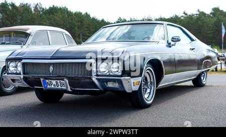 LINTHE, DEUTSCHLAND - 27. MAI 2023: Das persönliche Luxusauto Buick Riviera, 1970. Die Oldtimer Show 2023. Stockfoto