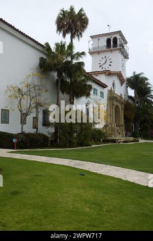 Das Santa Barbara County Courthouse befindet sich in der Anacapa Street 1100 in der Innenstadt von Santa Barbara, Kalifornien. Der spanische Colonial Revival-Stil Stockfoto