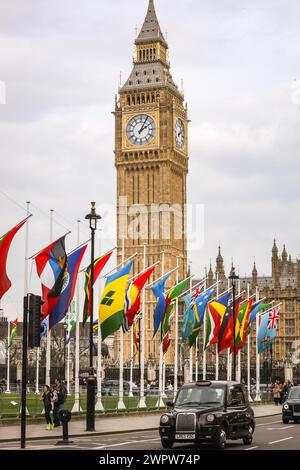 London, Großbritannien. März 2024. Die Fahnen der Commonwealth Nation wurden am Parliament Square in London vor dem jährlichen Commonwealth Day gehisst, der in diesem Jahr am 11. März stattfindet. Quelle: Imageplotter/Alamy Live News Stockfoto