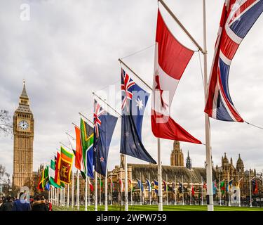 London, Großbritannien. März 2024. Die Fahnen der Commonwealth Nation wurden am Parliament Square in London vor dem jährlichen Commonwealth Day gehisst, der in diesem Jahr am 11. März stattfindet. Quelle: Imageplotter/Alamy Live News Stockfoto