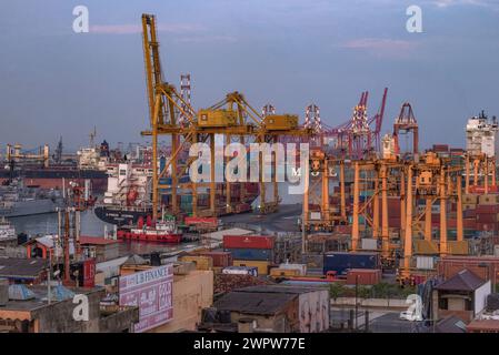 COLOMBO, SRI LANKA - 22. FEBRUAR 2020: Cargo Port Colombo. Sri Lanka Stockfoto