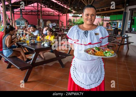 Lokales Essen casado Gericht in einem lokalen Restaurant in La Fortuna Village, Provinz Alajuela, Costa Rica, Mittelamerika Stockfoto