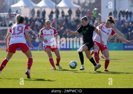 Frankfurt, Deutschland. März 2024. Frankfurt, 9. März 2024: Laura Freigang ( 10 Frankfurt ) Sarah Zadrazil ( 25 Bayern ) Georgia Stanway ( 31 Bayern ) Katharina Naschenweng ( 19 Bayern ) während des Google Pixel Frauen-Bundesliga Fußballspiels zwischen Eintracht Frankfurt und FC Bayern München im Stadion am Brentanobad in Frankfurt. (Julia Kneissl/SPP) Credit: SPP Sport Press Photo. /Alamy Live News Stockfoto