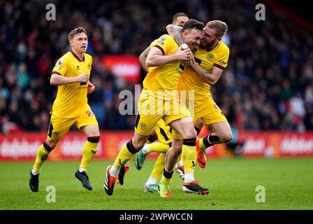 Jack Robinson von Sheffield United feiert mit seinen Teamkollegen das zweite Tor im Spiel der Premier League im Vitality Stadium in Bournemouth. Bilddatum: Samstag, 9. März 2024. Stockfoto