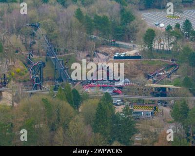 Nemesis Reborn testet, bevor Alton Towers für 2024 öffnet, aus der Luftdrohne Stockfoto