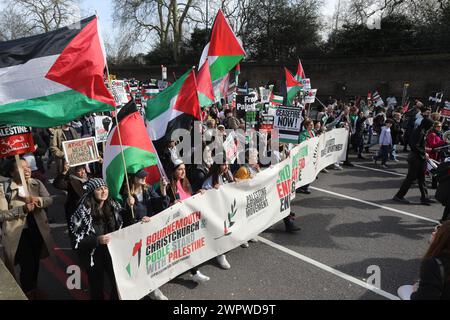 London, Vereinigtes Königreich, 9. März 2024. Zehntausende Menschen aus allen Gesellschaftsschichten schlossen sich dem 10. märz für einen Waffenstillstand in Gaza an, und der erste seit der hochkarätigen Rede von Premierminister Rishi Sunak über Extremisten. Die walisische Sängerin Charlotte Church nahm an der Kundgebung Teil und sollte sprechen. Kredit : Monica Wells/Alamy Live News Stockfoto