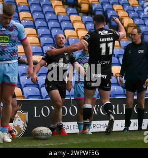 London, Großbritannien. März 2024. Lee Kershaw von London Broncos erzielte 10-22 Punkte und feierte während des Super League-Spiels zwischen London Broncos und Wigan Warriors in Plough Lane, London, England am 9. März 2024. Foto von Ken Sparks. Nur redaktionelle Verwendung, Lizenz für kommerzielle Nutzung erforderlich. Keine Verwendung bei Wetten, Spielen oder Publikationen eines einzelnen Clubs/einer Liga/eines Spielers. Quelle: UK Sports Pics Ltd/Alamy Live News Stockfoto