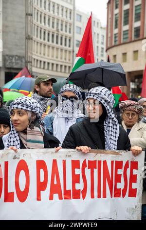 Mailand, Italien. März 2024. Corteo per la Palestina „stop al genocidi in Palestina“ Libertà per Anan Yaheesh - Cronaca - Mailand - Italia - Sabato 09 Marzo 2024 (Foto Marco Cremonesi/LaPresse) „March for Palestine „Stop the Genocide in Palestine“ kostenlos Anan Yaheesh - News - Mailand - Italien - Samstag, 9. März 2024 (Foto: Marco Cremonesi/LaPresse)." Quelle: LaPresse/Alamy Live News Stockfoto