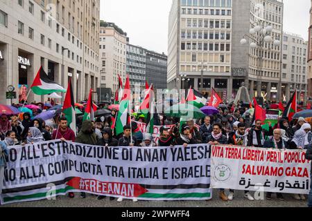 Mailand, Italien. März 2024. Corteo per la Palestina „stop al genocidi in Palestina“ Libertà per Anan Yaheesh - Cronaca - Mailand - Italia - Sabato 09 Marzo 2024 (Foto Marco Cremonesi/LaPresse) „March for Palestine „Stop the Genocide in Palestine“ kostenlos Anan Yaheesh - News - Mailand - Italien - Samstag, 9. März 2024 (Foto: Marco Cremonesi/LaPresse)." Quelle: LaPresse/Alamy Live News Stockfoto