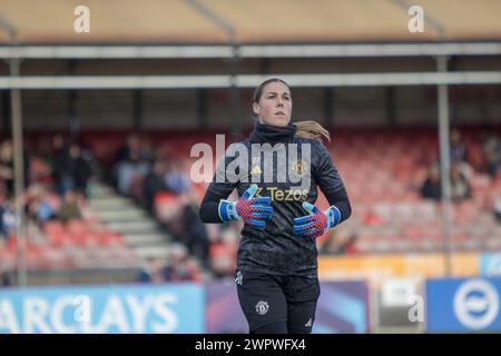 Crawley, Großbritannien. März 2024. Broadfield Stadium, Crawley, 9. März 2024; Mary Earps (27 Mann United) wärmt sich vor dem Adobe Womens FA Cup Spiel zwischen Brighton und Hove Albion und Manchester United im Broadfield Stadium, Crawley, auf. (Tom Phillips/SPP) Credit: SPP Sport Press Photo. /Alamy Live News Stockfoto