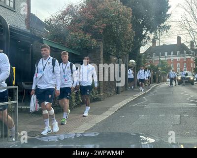 Richmond, Großbritannien. März 2024. Richmond Hill Hotel, Richmond. März 2024. Das englische Rugby-Team verlässt das Richmond Hill Hotel in Richmond auf dem Weg zum 6 Nations Rugby-Spiel gegen Irland in Twickenham. Quelle: james jagger/Alamy Live News Stockfoto