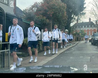 Richmond, Großbritannien. März 2024. Richmond Hill Hotel, Richmond. März 2024. Das englische Rugby-Team verlässt das Richmond Hill Hotel in Richmond auf dem Weg zum 6 Nations Rugby-Spiel gegen Irland in Twickenham. Quelle: james jagger/Alamy Live News Stockfoto